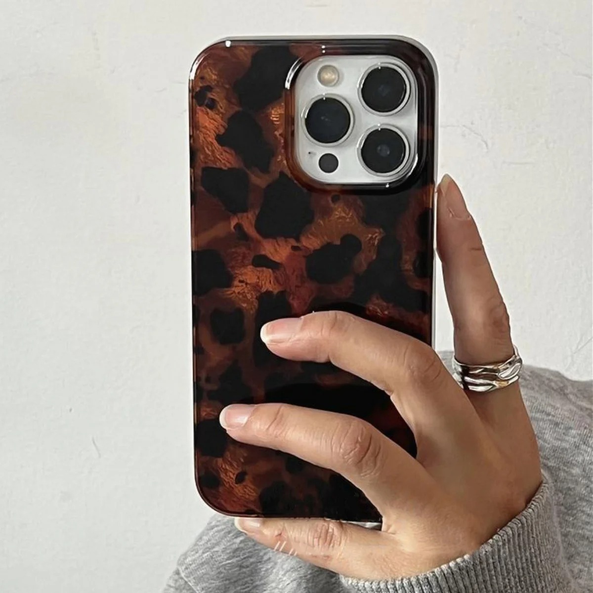 Phone Accessories Kiosk - Retro etui na telefon z laserowo