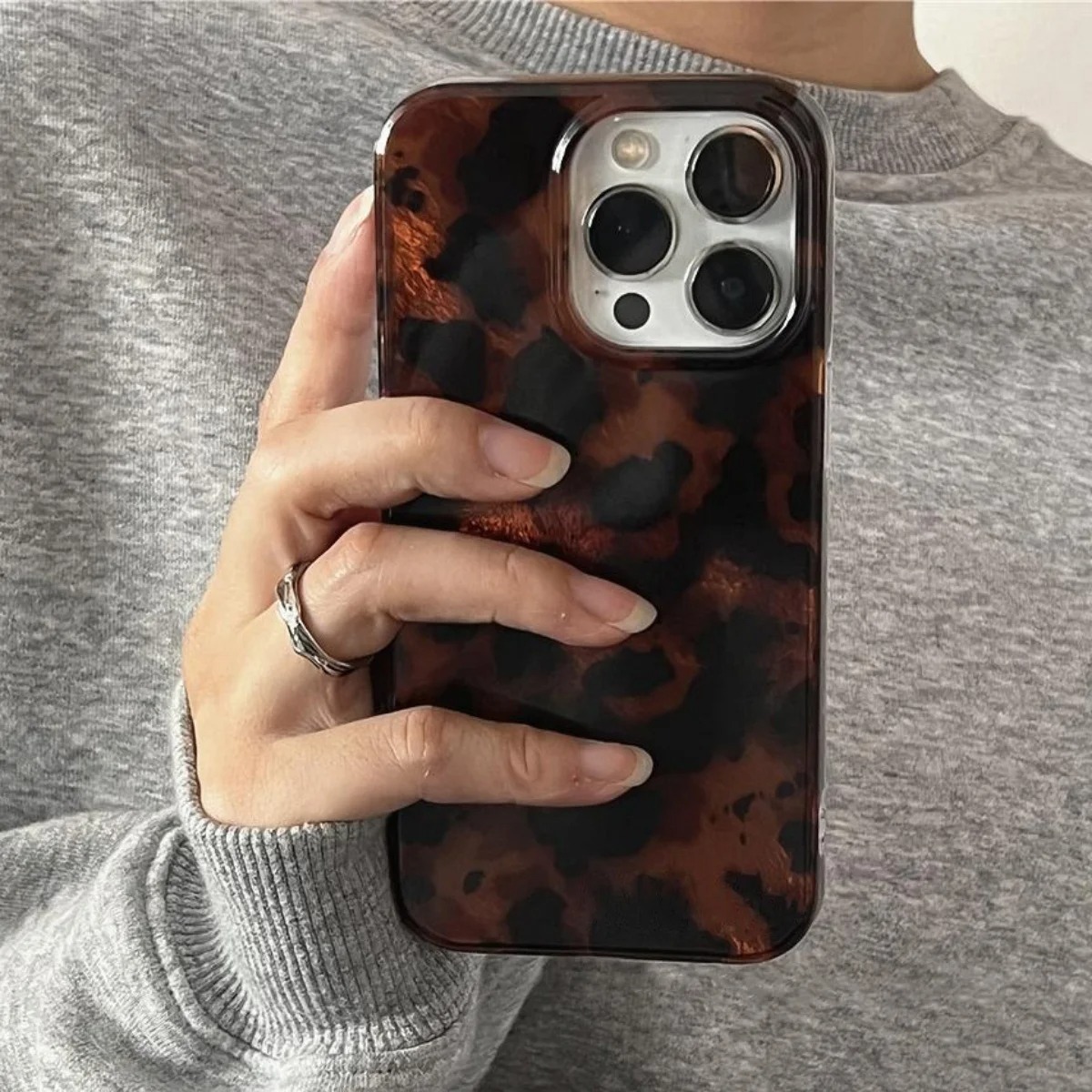 Retro etui na telefon z lasero – Phone Accessories Kiosk recenzja i cena