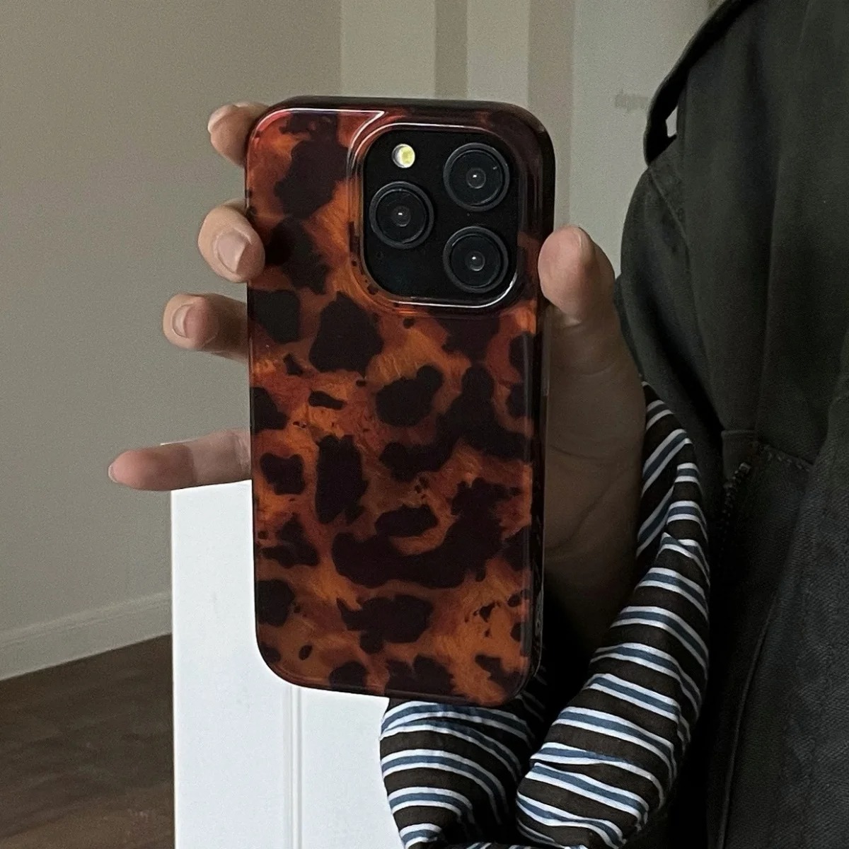 Retro etui na telefon z lasero – Phone Accessories Kiosk recenzja i cena